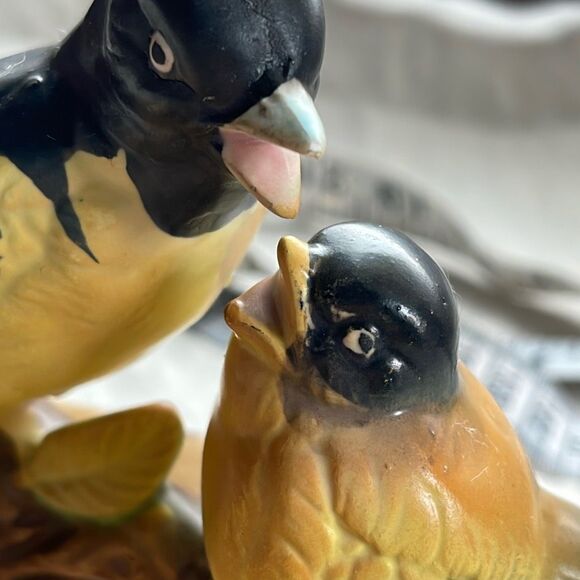 Midcentury Tilso Japan orioles perched on beach like base. - Picture 11 of 11